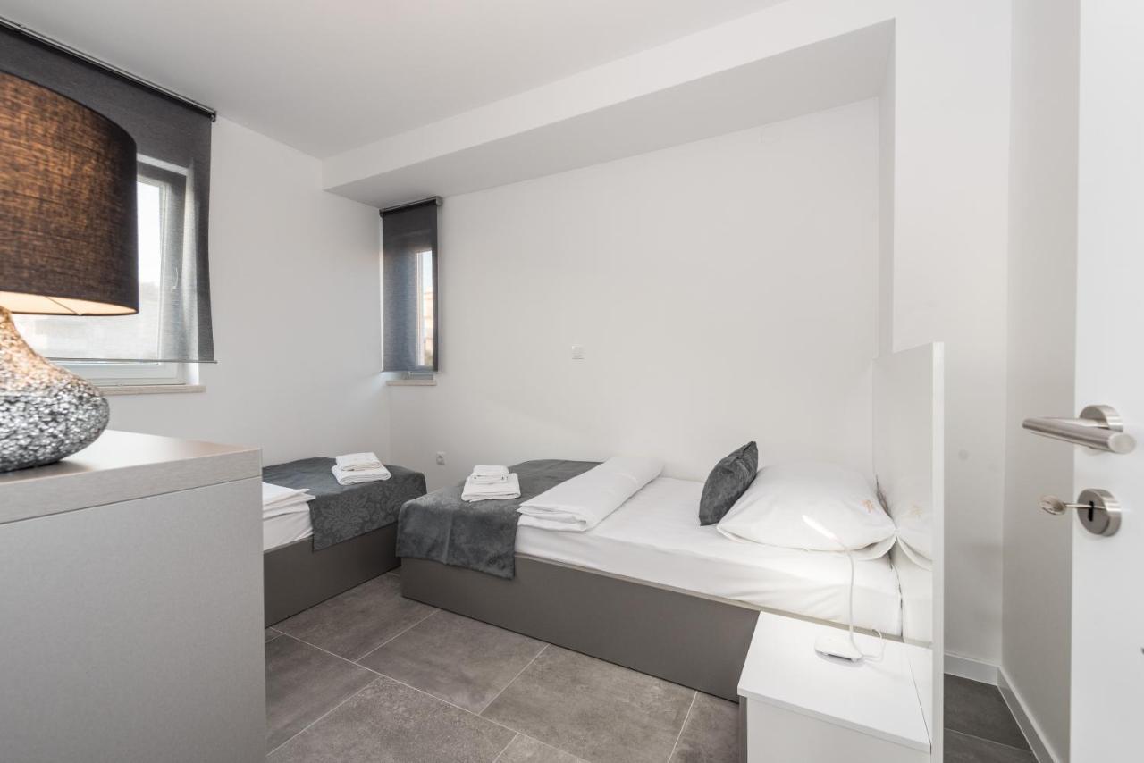 Villa Magnifica Apartments With Pool Novalja Exterior foto