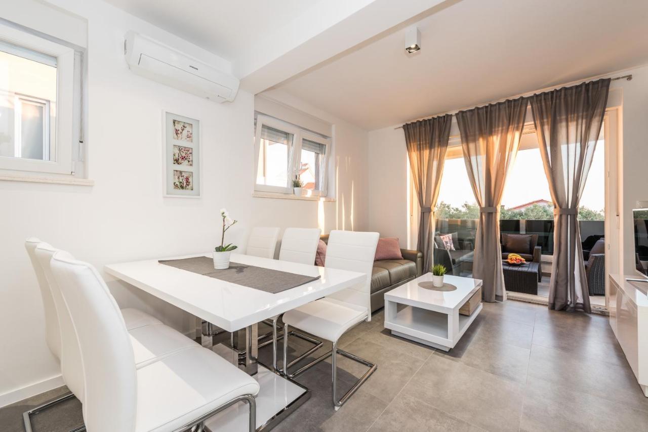Villa Magnifica Apartments With Pool Novalja Exterior foto